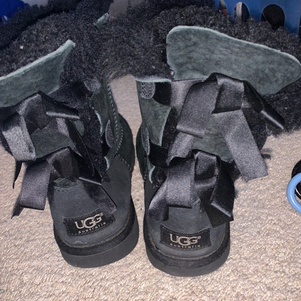 UGG Bailey Bow black boots Size 4